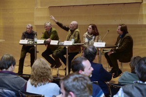 Engagierte Podiumsdiskussion mit (von links) Jürgen Lamp (……..), Hans Jürgen Langbehn (Jagdverband), Ulrich Wotschikowsky, Janine Bruser (Verband der Schaf- und Ziegenzüchter) und Thomas Gall (Umweltministerium). 